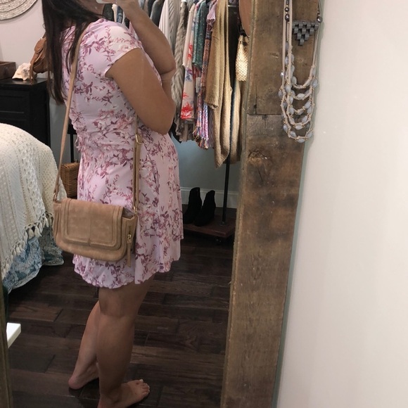 Bloggers favorite tan vegan boho crossbody bag - Picture 2 of 10